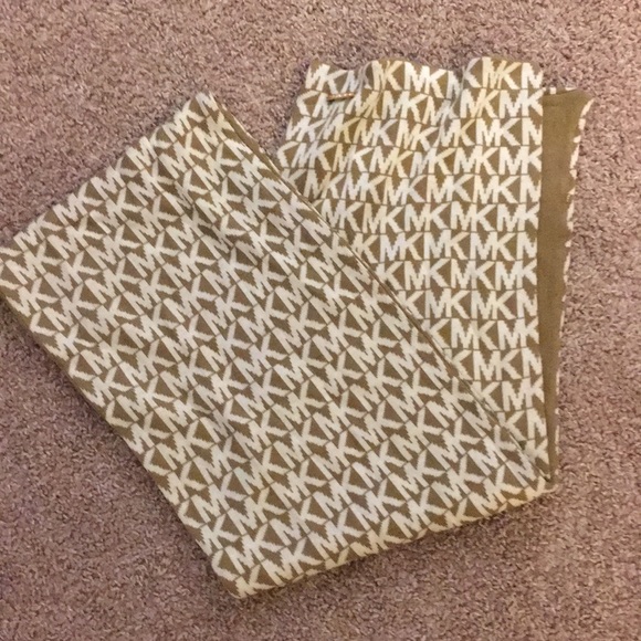 Michael Kors scarf - Picture 1 of 2